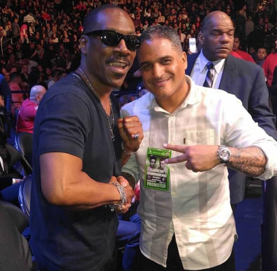 El gran Eddie Murphy es otra de las personalidades que ha compartido con el catracho Ricky Fúnez.