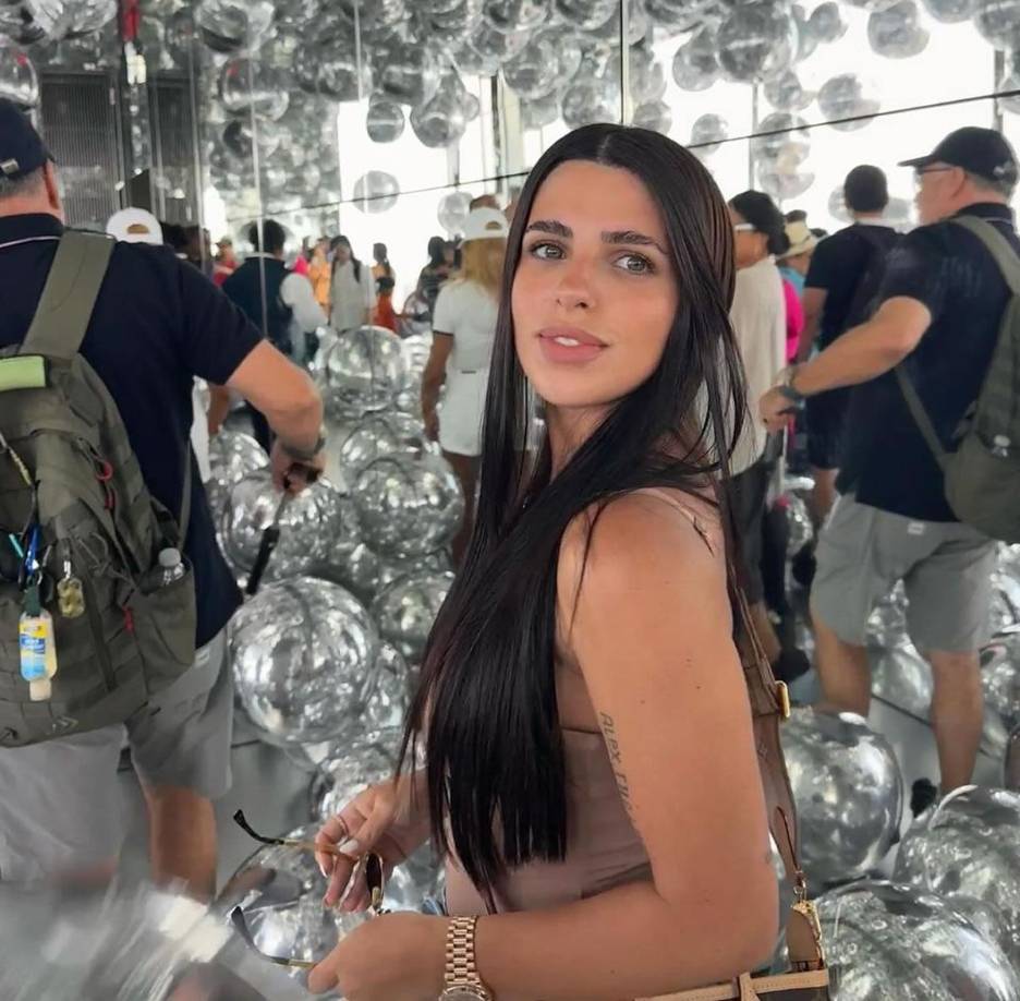 “Sé el tipo de persona que es Enzo y el excelente corazón que tiene. Eso es suficiente para mí. No creen guerras donde no las hay,” añadió la influencer.