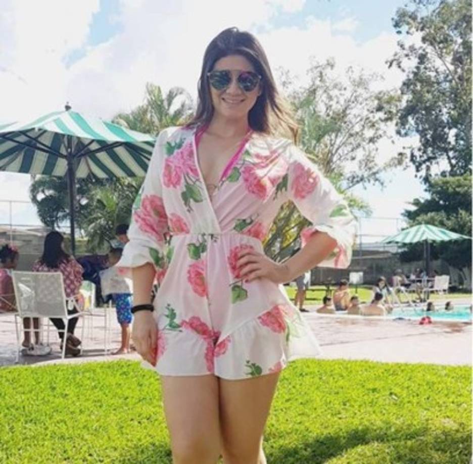 Iveth Bulnes, presentadora de Noticias Canal 11, también ha disfrutado el Verano.