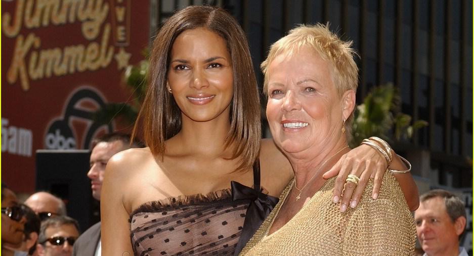 Halle Berry y su madre Judith Ann Hawkins en una foto de archivo.