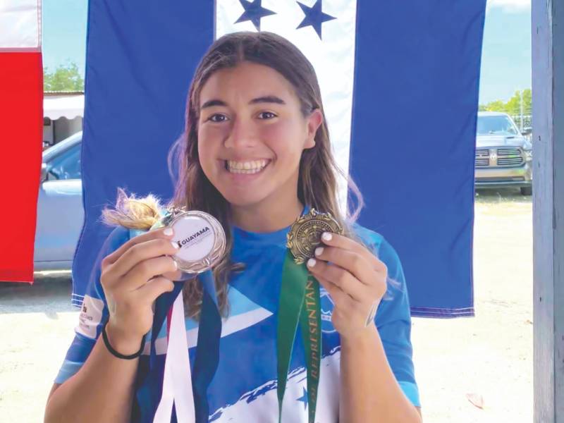 Michell Ramírez se ha preparadoal máximo en Puerto Rico y fue elegida por sus logros como la abanderada femenina de Honduras.