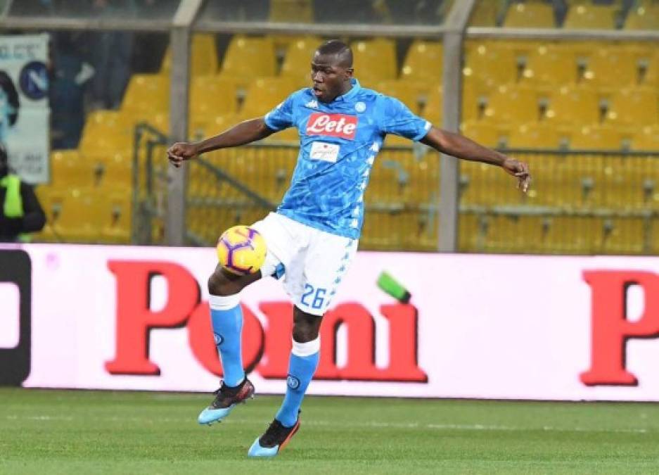 Kalidou Koulibaly: Futbolista senegalés nacido en Francia, juega como defensa central y su actual equipo es el Napoli de Italia. Es fuerte candidato a llegar al club madridista si en un caso se marcha Varane.