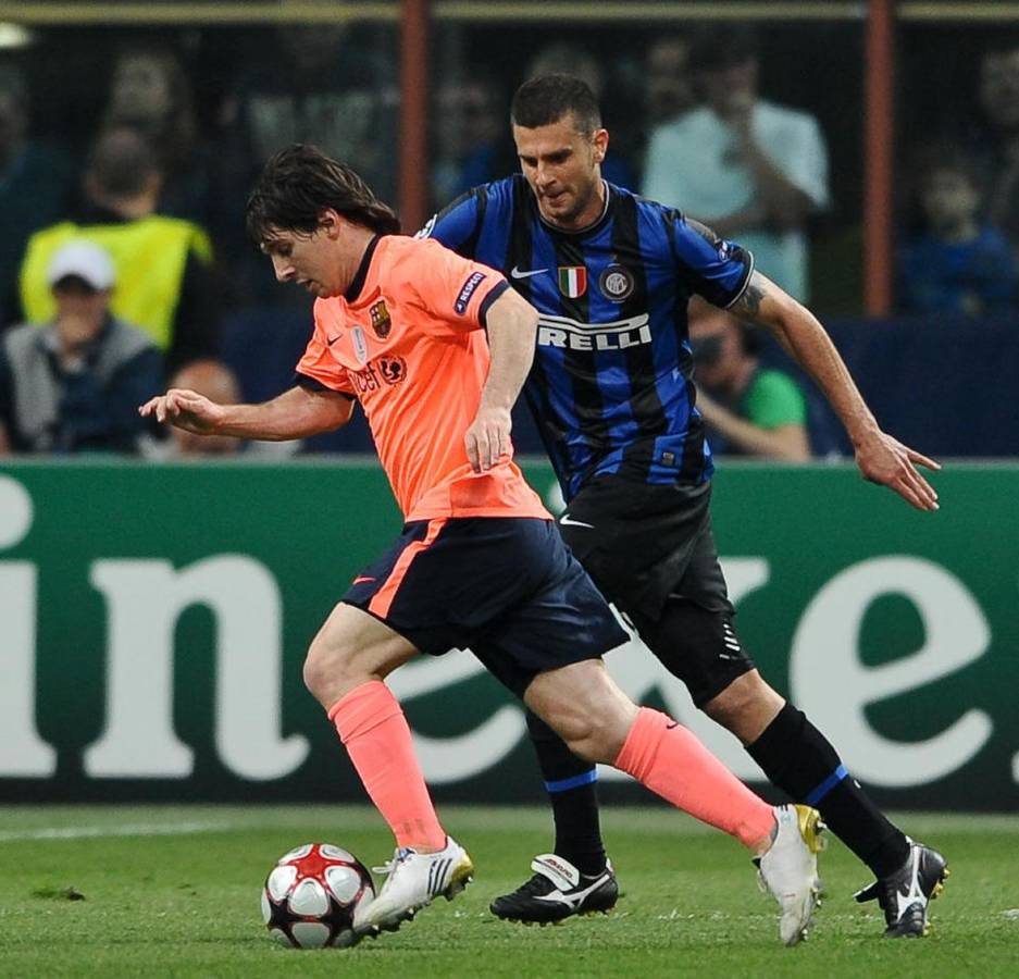 Thiago Motta y Messi en un Inter-Barcelona en Champions League.