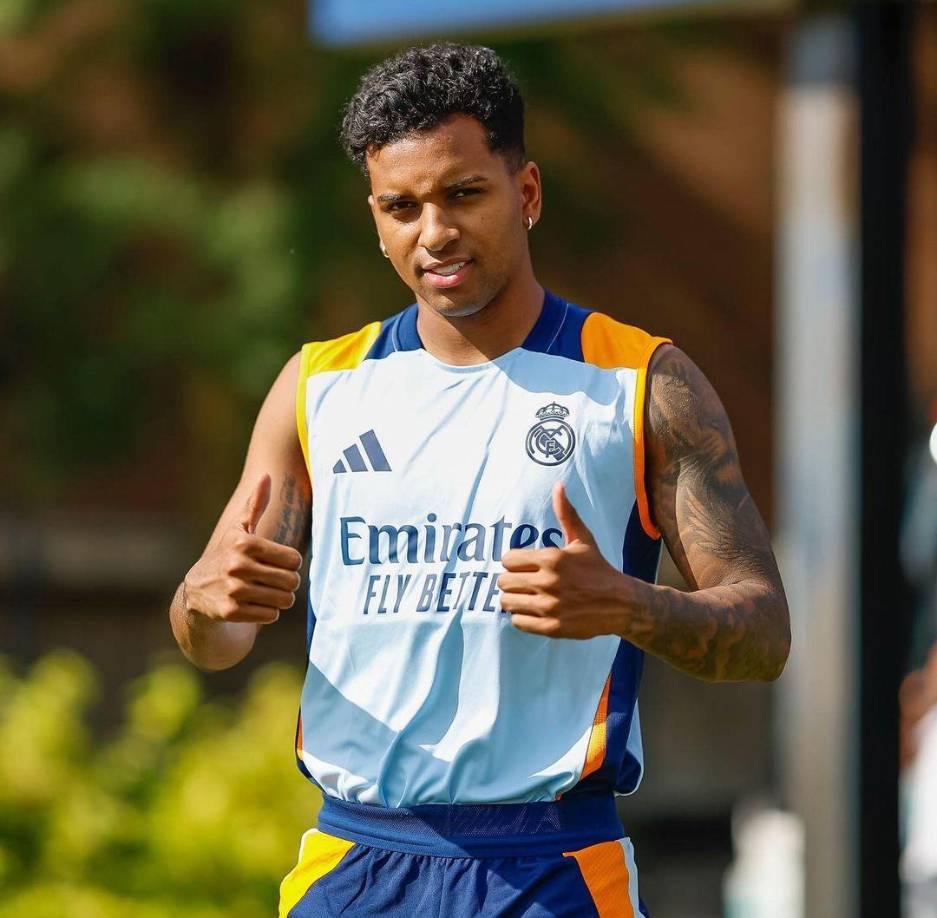 Tras la inminente salida de Julián Álvarez al Atlético de Madrid, Rodrygo vuelve a sonar en el Manchester City de Guardiola, sin embargo, según informa AS el jugador se mantiene en su posición de no abandonar al Real Madrid.