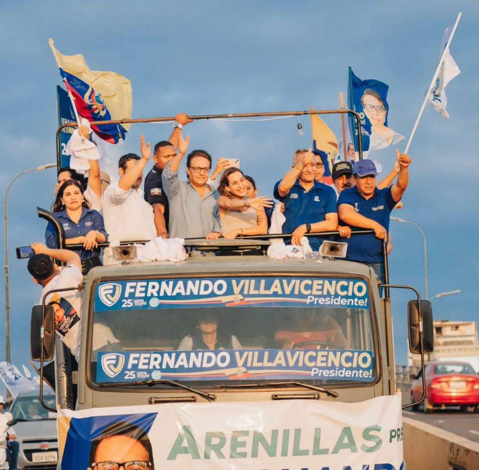 Según hipótesis y declaraciones del ministro del interior, Juan Zapata, Villavicencio, de 59 años fue asesinado por narcos que gobiernan en Quito, Ecuador, que además, hirieron a otras personas.