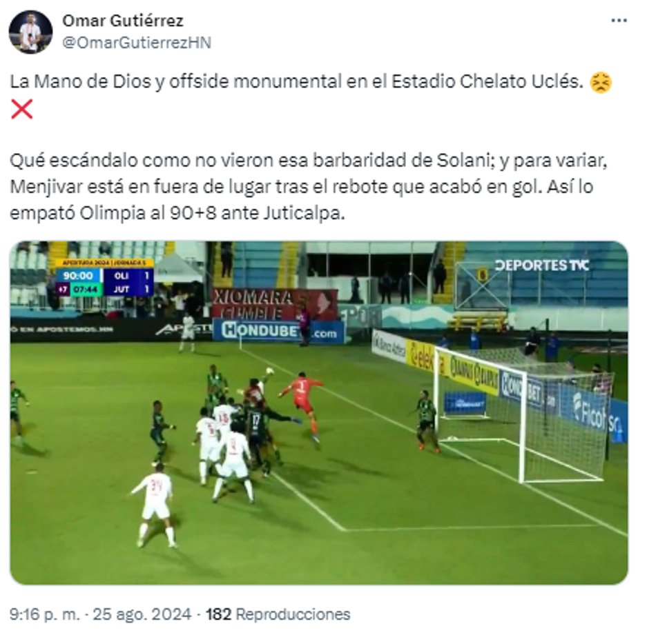 “La Mano de Dios” y offside monumental en el Estadio Chelato Uclés. Qué escándalo como no vieron esa barbaridad de Solani; y para variar, Menjivar”, expresó el periodista Omar Gutiérrez.