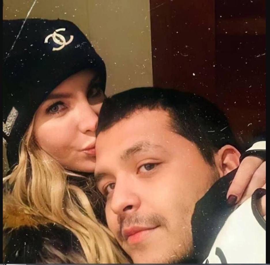 El informante negó que en aquel entonces Belinda fuera la causante de la ruptura de Nodal y María Fernanda. “No, para nada. María tuvo celos de Belinda, pero en ese momento ella y Christian solo eran amigos. Fue hasta tiempo después que él terminó con María y empezó a darse algo romántico con Beli”. 