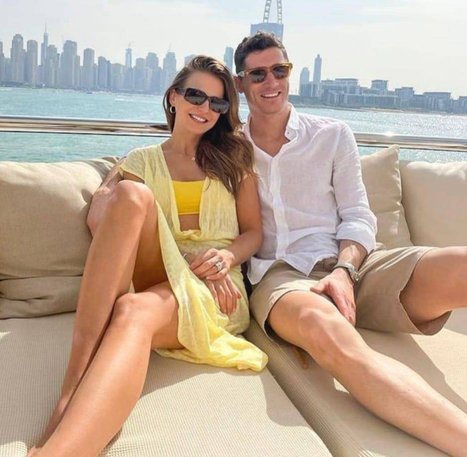 La mujer Lewandowski incluso ha llegado a presumir en las redes sociales de su marido y se identificó como la responsable de la dieta de los goles del delantero del Bayern de Múnich. 