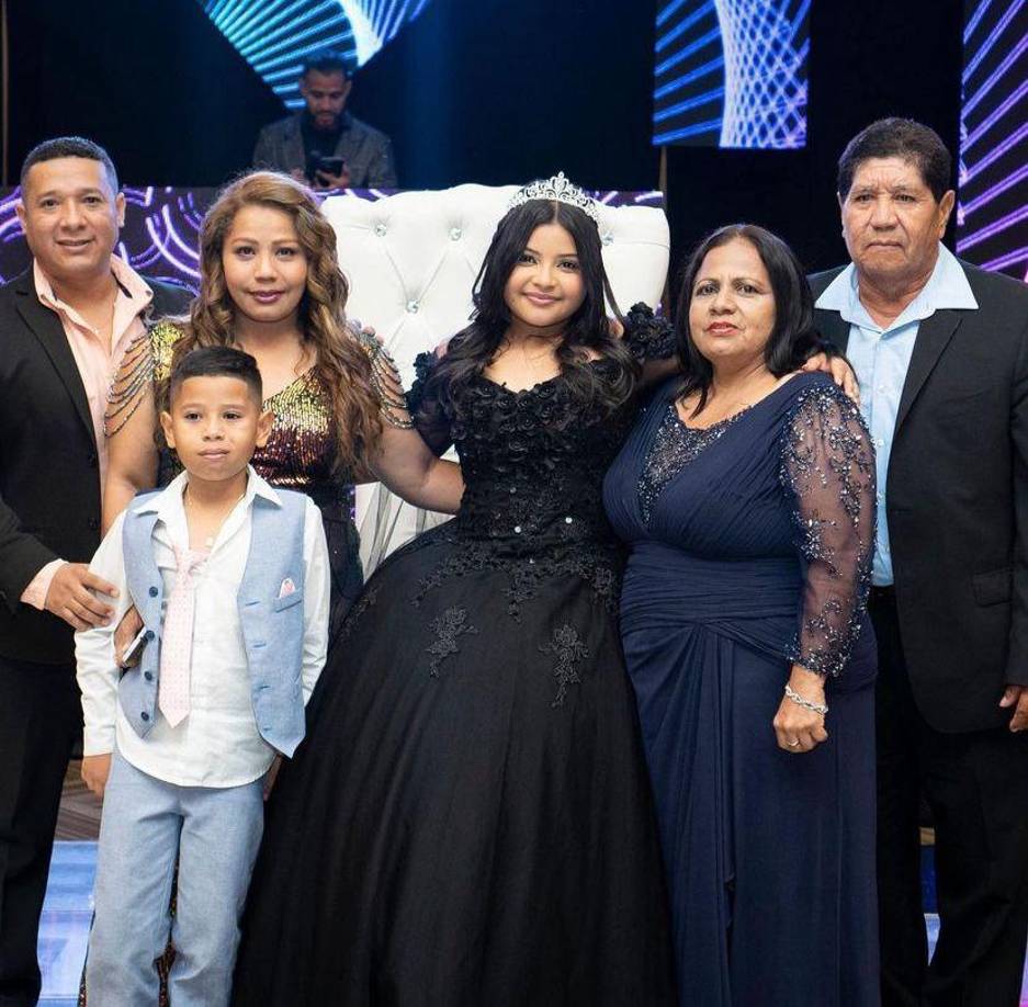 En sus redes sociales también compartió varias fotografías de su fiesta. 