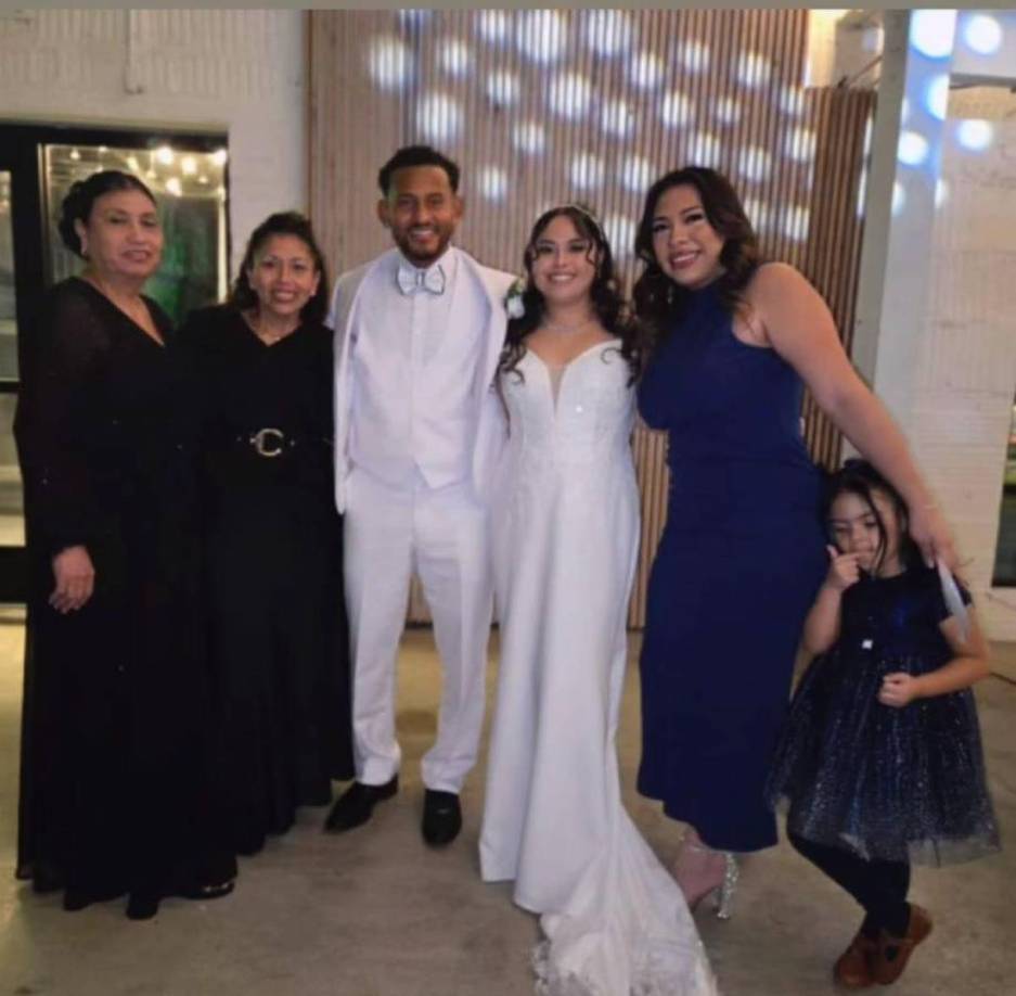 Juan Carlos Obregón tomó la decisión de casarse con su novia Sadie y lo pasó a lo grande con sus familiares y amigos.