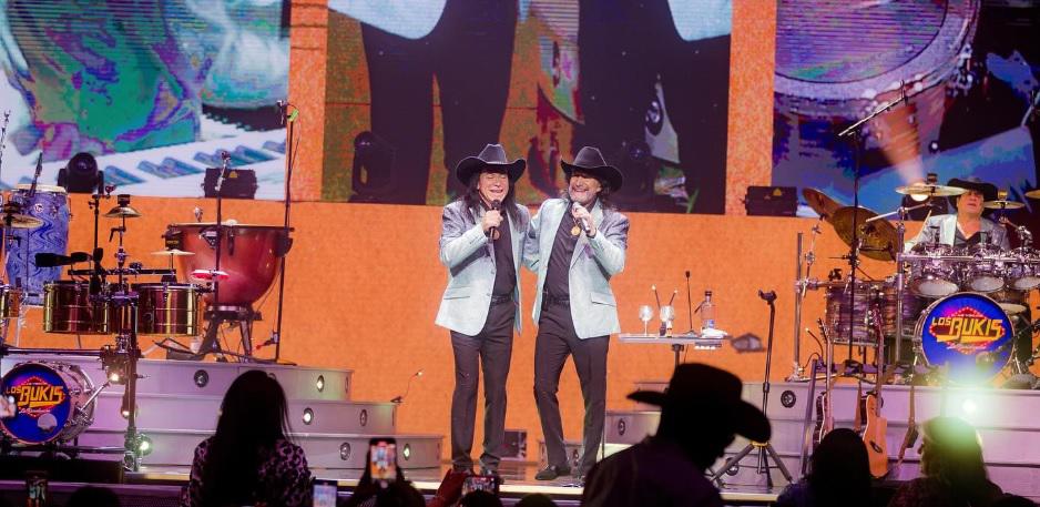 Inicia el montaje para el concierto de Los Bukis