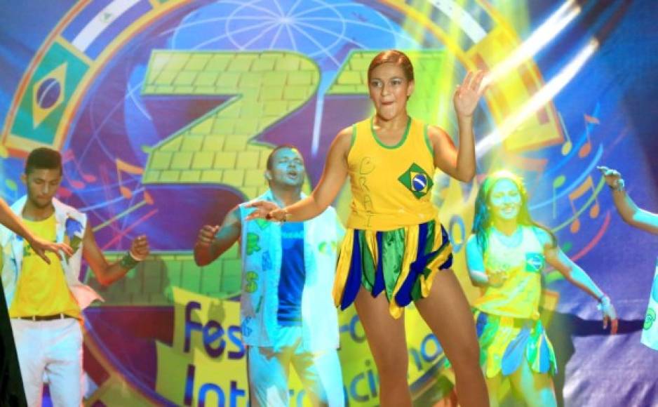 Los brasileños pusieron movimiento al ritmo de samba.