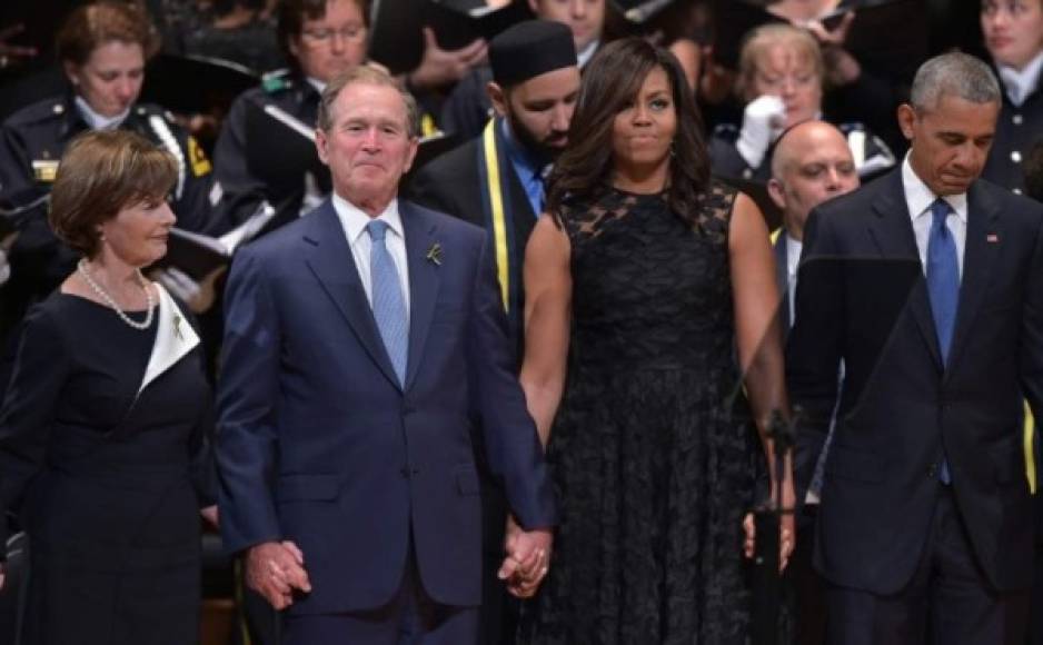 'Es una amistad que sorprendió a todos. Eso es lo que es raro de la sociedad actual, el que las personas de dos espectros políticos contrarios puedan caerse bien', dijo Bush en otra ocasión sobre su cercanía a Michelle Obama.