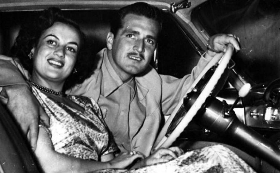 Miguel Torrruco y María Elena Marqués<br/>Con 20 cintas en cinco años de carrera, Miguel Torrruco destacó como uno de los galanes de la época de oro del cine mexicano. Antes de convertirse en histrión Miguel era piloto, sin embargo, por problemas cardíacos, y por haber conocido al amor de su vida, la actriz María Elena Marqués, en un vuelo de Los Ángeles, el galán hizo carrera en el cine y se casó con la actriz de 'La perla' (1945).