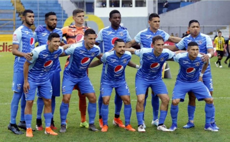 El 11 titular del Motagua posando para la foto.