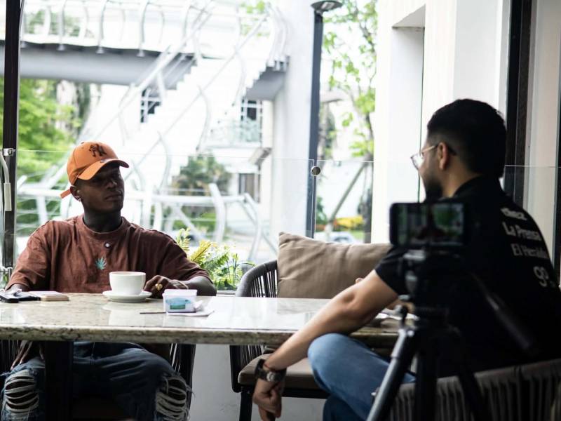 Solani Solano con nuestro periodista Mario Jafeth Moreno.