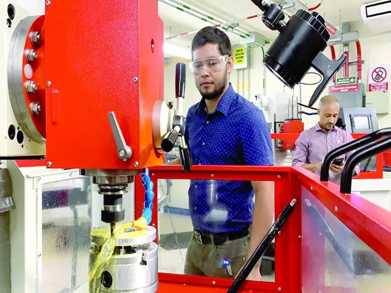 <b>Unah Cortés cuenta con modernos laboratorios, espacios que proporcionan a los estudiantes una formación práctica y actualizada, alineada con las necesidades de la industria nacional.</b>