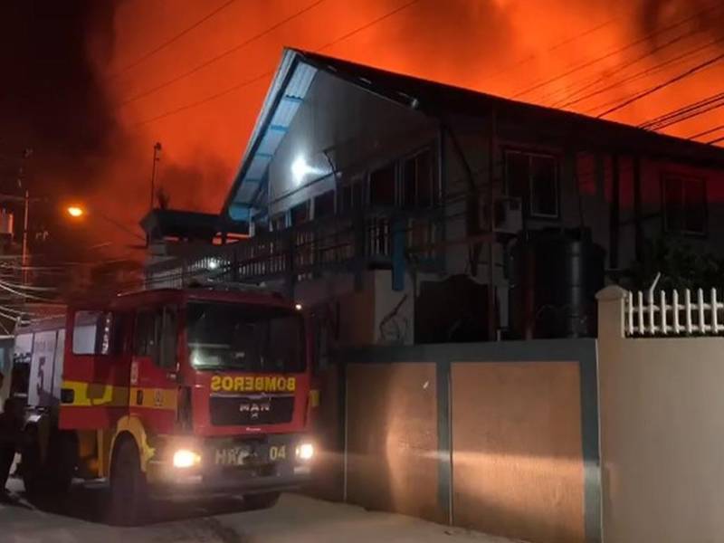 Pérdidas materiales dejó incendio en el Hospital de Roatán