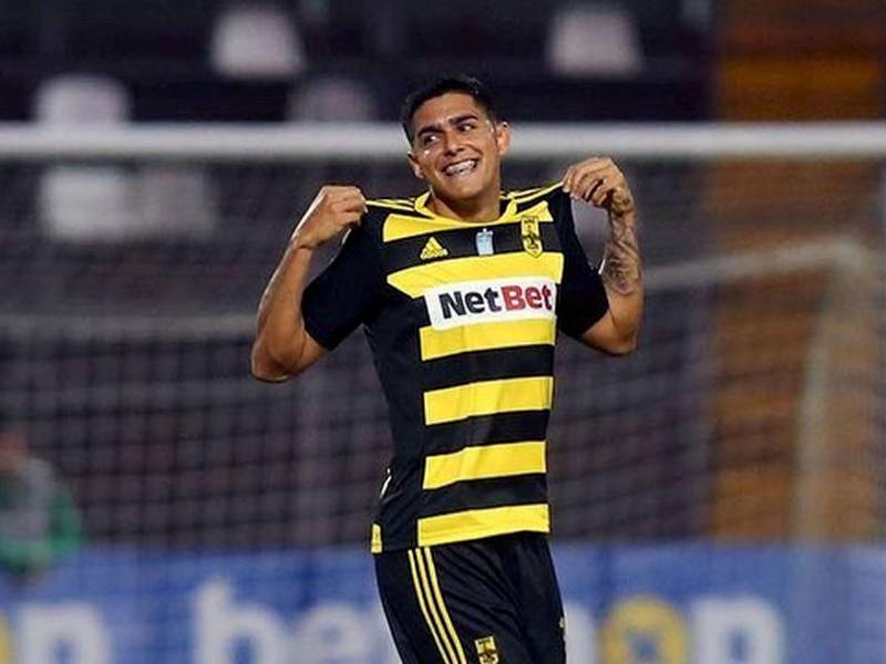 Luis Palma celebrando su golaz contra el Levadiakos en la Copa de Grecia.