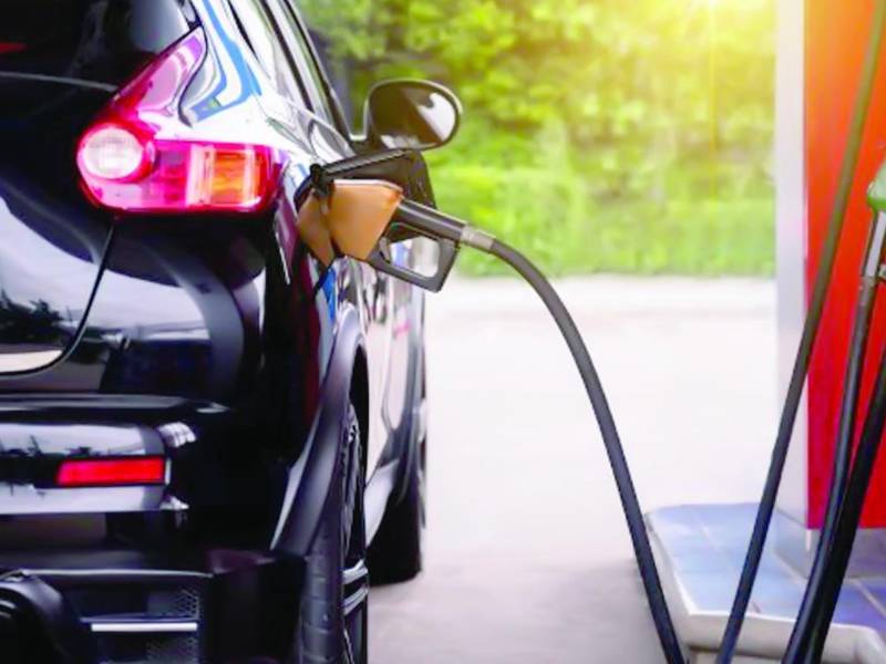 <b>Después de dos rebajas consecutivas, los derivados del petróleo experimentan una leve alza.</b>