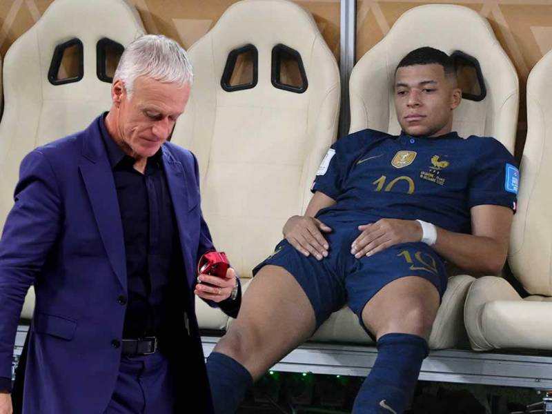 La tristeza se apoderó de los rostros de los jugadores de Francia tras perder la final del Mundial de Qatar 2022 en penales contra Argentina. Kylian Mbappé abatido y Didier Deschamps hizo un feo gesto.