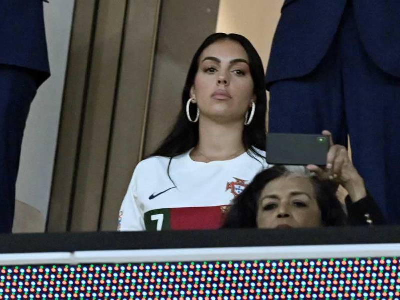 Georgina Rodríguez defendió una vez más a su pareja Cristiano Ronaldo y arremetió contra el entrenador de Portugal, Fernando Santos.