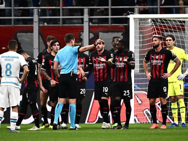 El Milan sufrió una amarga derrota como local ante Chelsea.