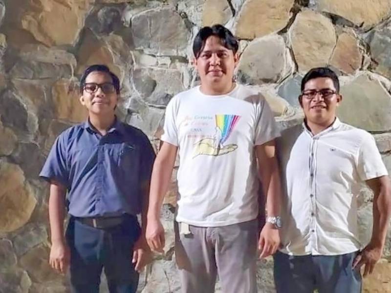 Los nuevos diáconos Saúl, Osman y Lázaro.