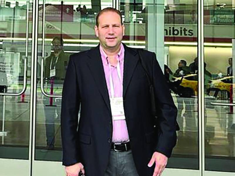 Román Valenzuela, médico especialista en traumatología y ortopedia.