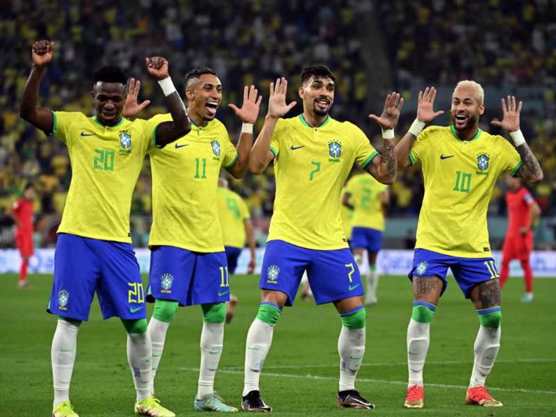 Vinicius, Raphinha, Lucas Paquetá y Neymar celebrando uno de los goles de Brasil contra Corea del Sur en el Mundial de Qatar 2022.