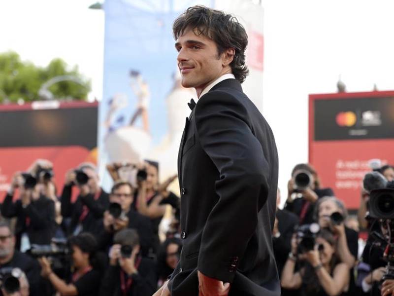 Jacob Elordi cautivó a una multitud de fans en Venecia.