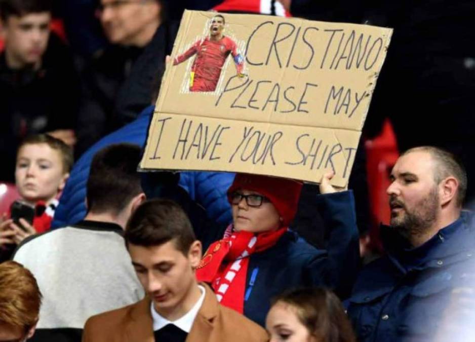 Niños de todas las edades aman a Cristiano Ronaldo y hoy hasta le pidieron la camiseta.