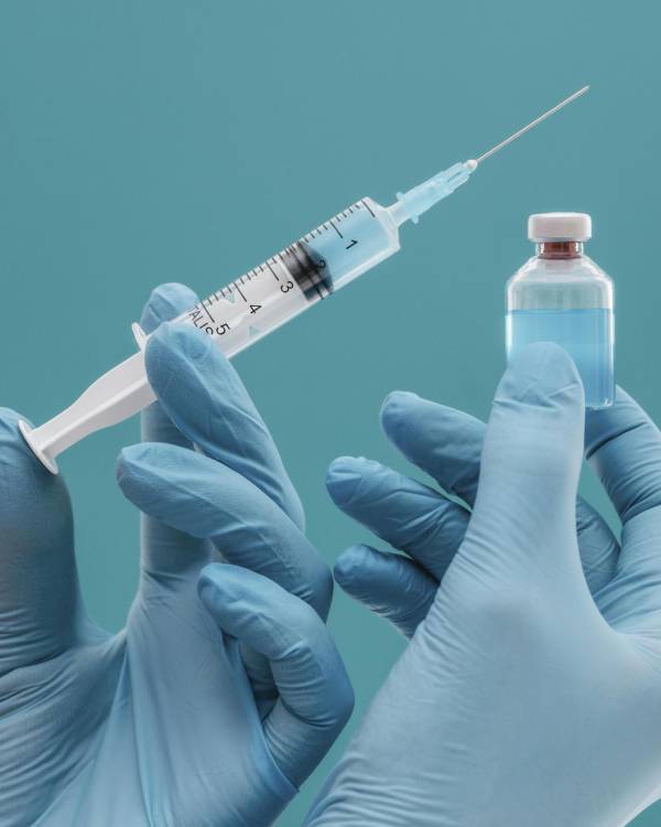 Para hacer frente a este aumento de los casos, la <b>OMS </b>comenzó a recomendar una dosis de <b>vacuna </b>en lugar de dos.