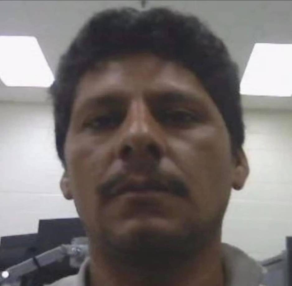 De acuerdo al relato de Wilson, Oropeza les contestó que no lo iba a hacer. “Estoy en mi propiedad”, les respondió. Ante le negativa Wilson llamó a la policía para reportarlo. “Llamamos cinco veces y la respuesta era que ya iba a llegar el apoyo”.