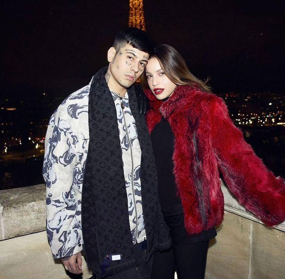 Algunos de los fans de los artistas defienden la inocencia del trapero argentino y otros asegurando que algo oculta, lo cierto es que la falta de una aclaración oficial por parte de la pareja mantiene la incertidumbre en el aire, pero Juan Etchegoyen, un locutor de radio y televisión argentino, parece saber de más.