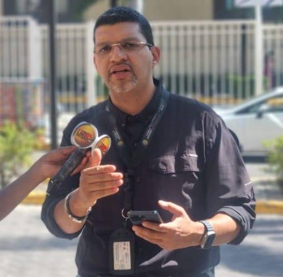 En las redes sociales su colegas y amigos han inundado con mensajes de solidaridad para la familia de Morazán. 