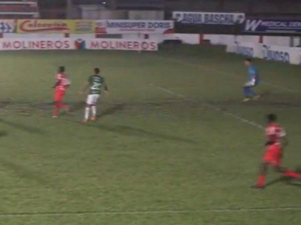 ¡Terrible error arbitral! El gol invalidado al Marathón ante Real Sociedad