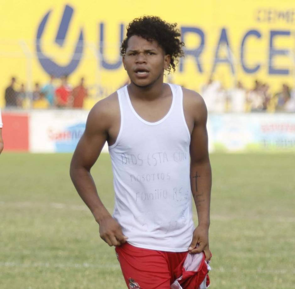 Dester Mónico - Misma situación vive el veloz volante de la Real Sociedad, quien mantiene contrato, pero el club tocoeño no pretende soltarlo así por así; club que los quiera, tendrá que pagar.