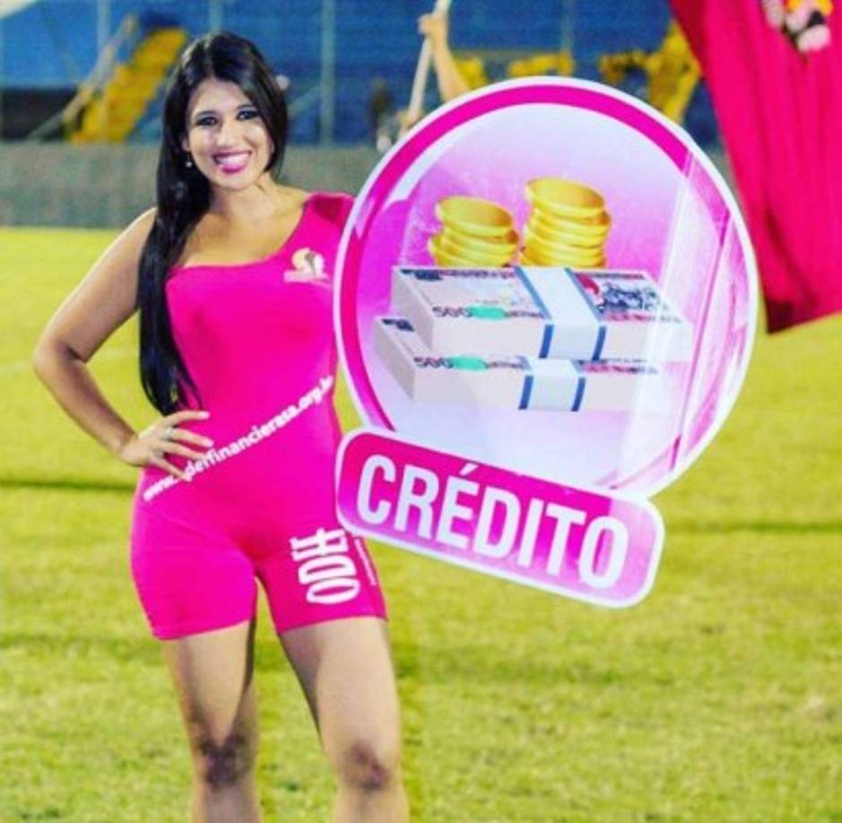 Jasmine siempre sonríe ante las cámaras previo al inicio de un partido. Foto Real España.