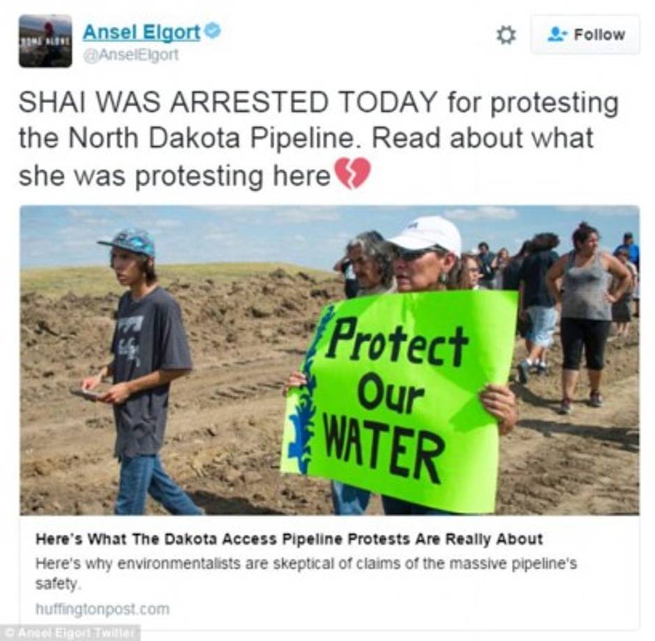 El actor Ansel Elgort se solidarizó con su compañera de 'Bajo la misma estrella' y 'Divergente'.