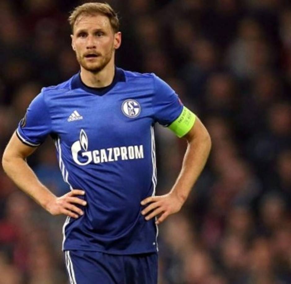 Según LaGazzetta, la Juventus ya tendría ese defensa que buscaba para suplir a Leonardo Bonucci. El elegido sería Benedikt Höwedes, para ello, el director ejecutivo de la Juventus, Giuseppe Marotta, habría llegado a un acuerdo con el Schalke 04 para la venta del central alemán de 29 años. Aunque se desconoce la cantidad si se sabe que superó las ofertas del Inter y el Liverpool.