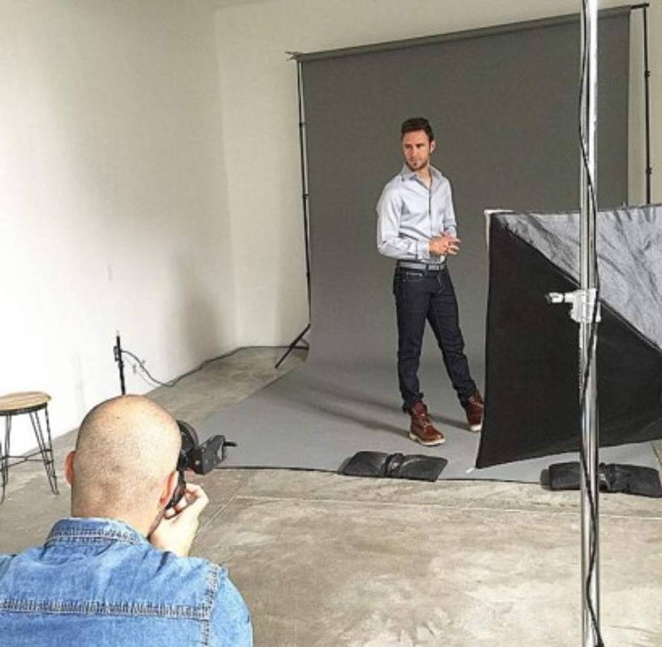 Además de ser uno de los jugadores más talentosos, también se le ve en las pasarelas.