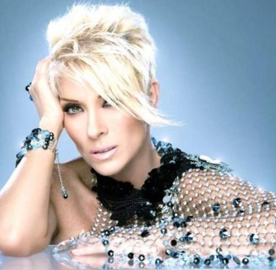 La cantante relató en una entrevista al programa Ventaneando que un hombre la tocó indebidamente cuando era menor de edad en el consultorio de su padre.