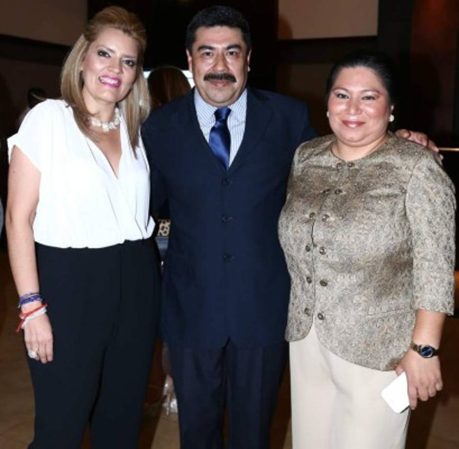 Lilian Caballero, Manuel Zerón y Lisseth García.