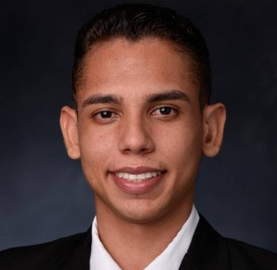 Sin embargo, Rosmary Díaz Meza, la madre del joven, sostiene que su hijo no era una persona violenta y, según ella, días atrás, la pareja de Martínez había intentado agredirlo con un cuchillo.