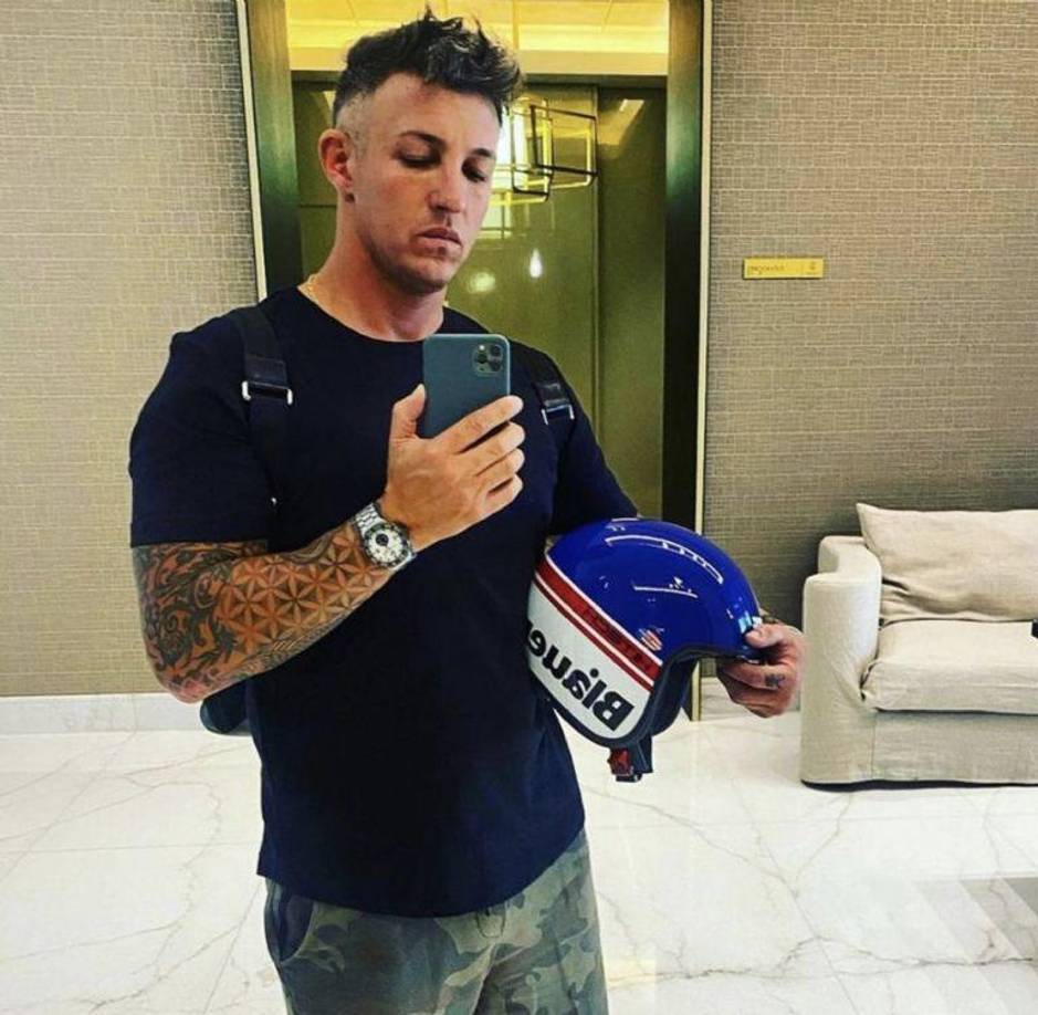 Hace un año, Pérez Algaba saltó a la fama en las redes sociales tras protagonizar un violento altercado con un policía de tránsito en Mar del Plata, Argentina, cuando se negó a realizar una prueba de alcoholímetro.