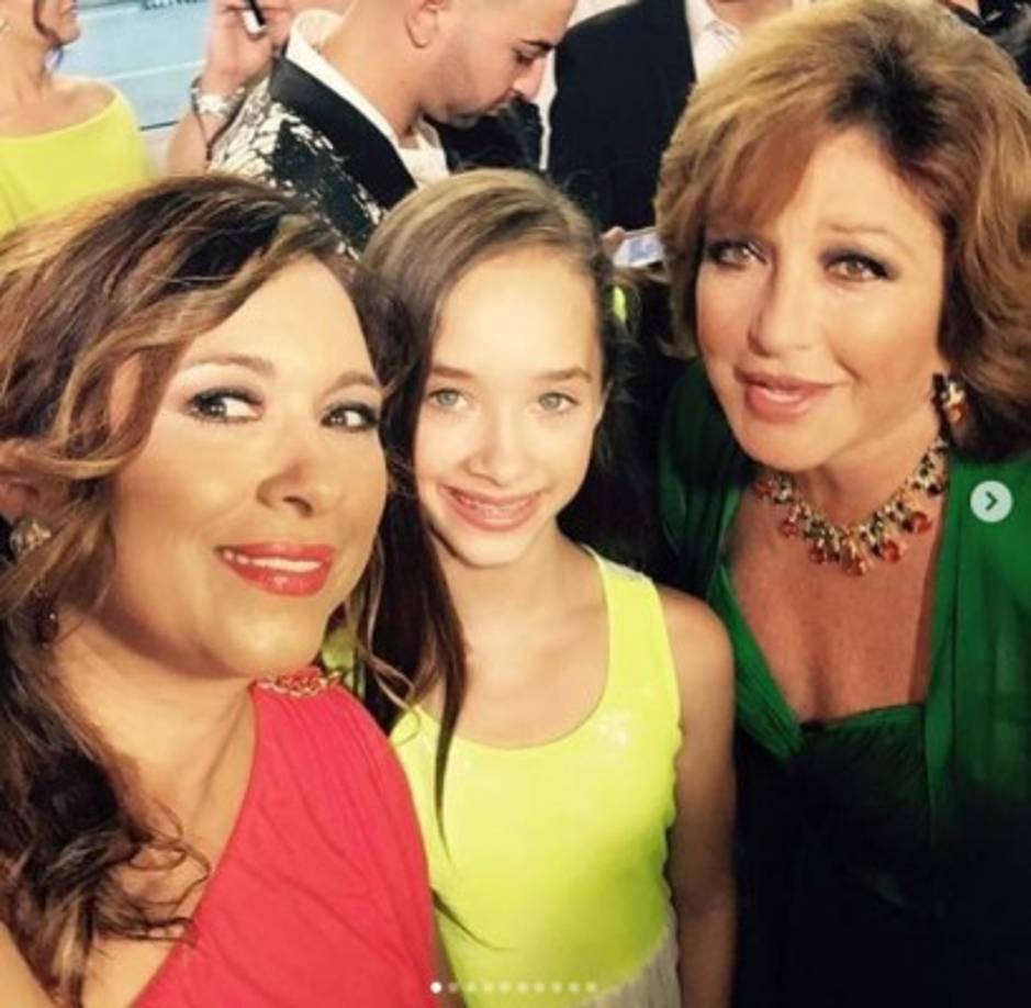 La bella niña ha disfrutado desde muy pequeña estar en el ámbito de su madre, a ella le gustan las cámaras y los escenarios.