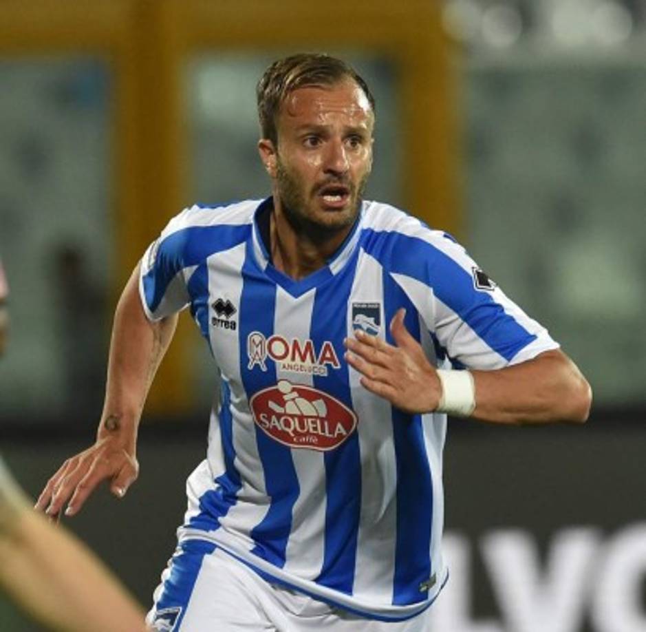 El Getafe está dispuesto a fichar a Alberto Gilardino, jugador que ha terminado su contrato con el Pescara y podría incorporarse al equipo sin costar un sólo euro ya que vendría como agente libre. El delantero italiano en principio se muestra interesado en llegar 'por fin' a la Liga española y sus agentes estarían tratando de llegar a un acuerdo para convertirse en uno de los fichajes estrella del club.