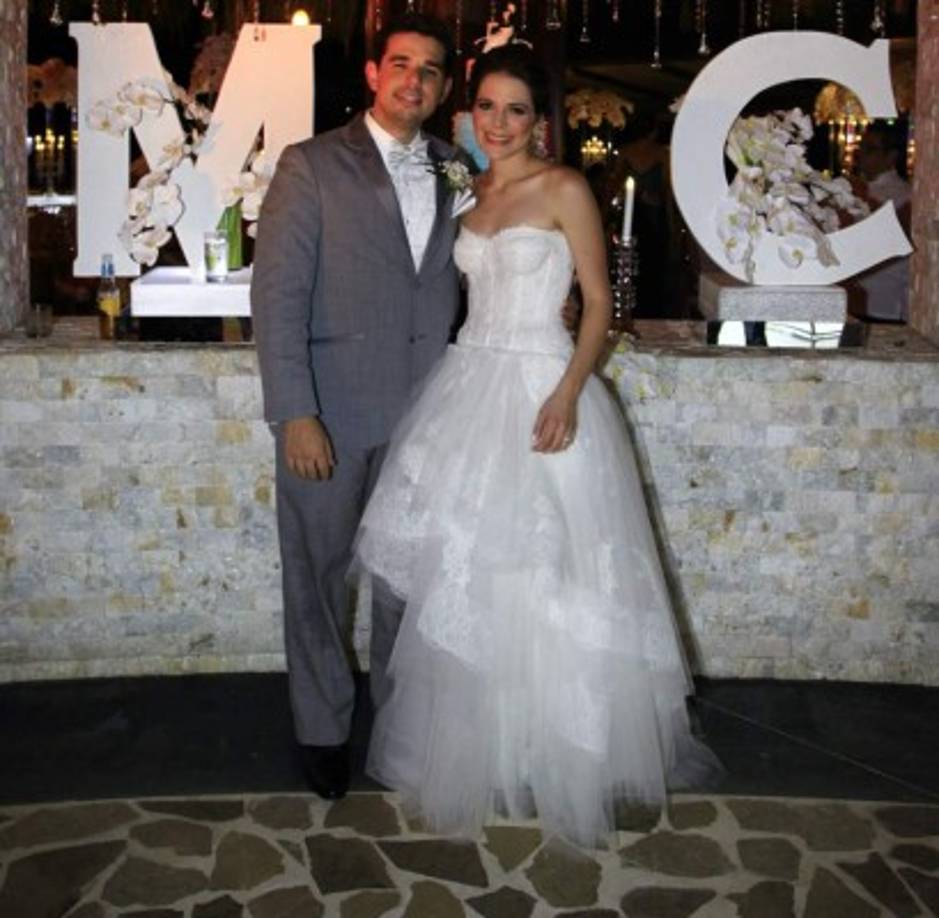 Los novios Marco Zelaya y Cristina Handal.