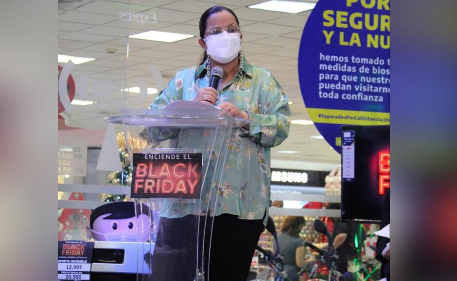 Jacqueline Cardona, Gerente de Mercadeo.